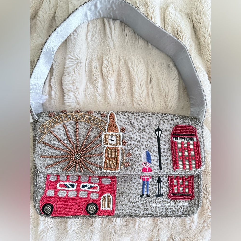 NWT VIRAL Beaded Bag London Big Ben, Double Decker Bus, Telephone Booth, Guard